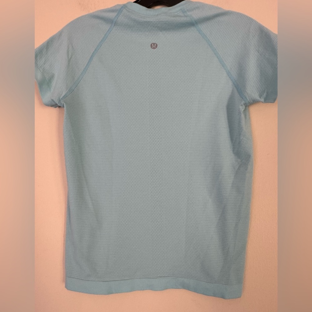 Lululemon Swiftly Tech Sky Blue Short Sleeve Tee shirt  size 6 - Picture 2 of 5